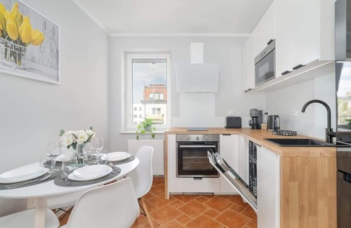 Jezyce Apartment | Cozy Poznan Apartment with Balcony and Free WiFi Access