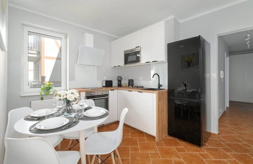 Jezyce Apartment | Cozy Poznan Apartment with Balcony and Free WiFi Access
