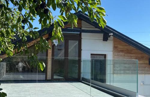 Meszna Villa | Relaxing Getaway at Świstakówka with Hot Tub & Kitchen