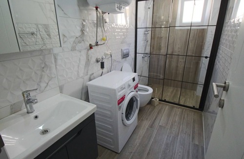Mentese Apartment | Convenient City View Apartment Steps from Shopping Center