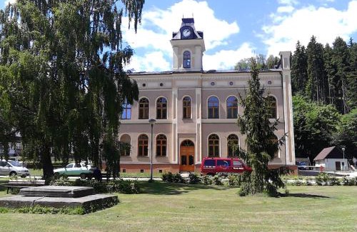 Svoboda nad Upou Apartment | Exceptional Family-Friendly Stay at Šťastná třináctka