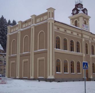 Svoboda nad Upou Apartment | Exceptional Family-Friendly Stay at Šťastná třináctka