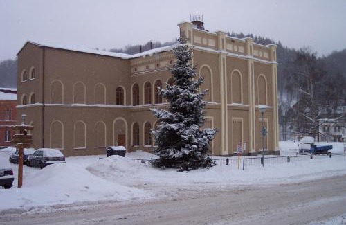 Svoboda nad Upou Apartment | Exceptional Family-Friendly Stay at Šťastná třináctka