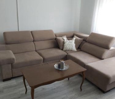 Mali Radic Apartment | Pet-Friendly Šadrvan Una Apartment with Ocean View