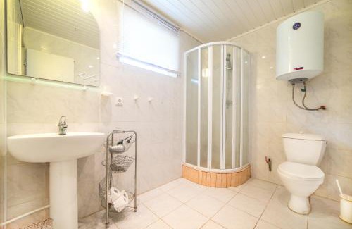 Neringa Apartment | Family-Friendly Getaway at Šalia Marių Near the Lake