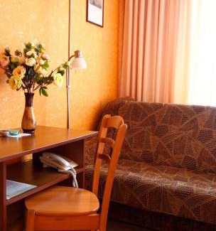 Joniskis Hotel | Discover Šiaurės Vartai: Pet-Friendly Retreat with Hot Tub