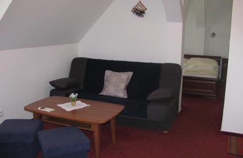 Krmelin House | Šindlerův Dvůr: Pet Friendly with Breakfast & Hot Tub