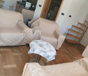 Brda Apartment | Cozy Šmartno Apartmaji Sobe Joško with Breakfast & Kitchen