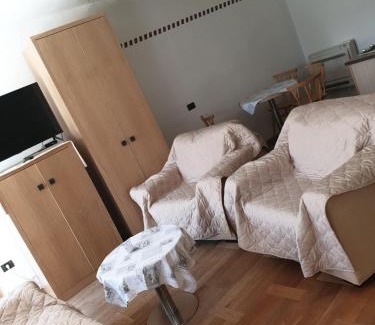 Brda Apartment | Cozy Šmartno Apartmaji Sobe Joško with Breakfast & Kitchen