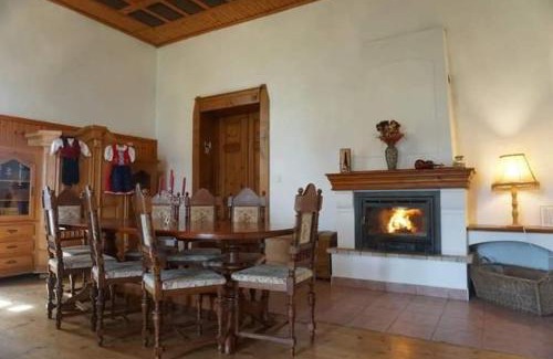 Cetenov-Dehtary Apartment | Explore ŠulcBurg: Oceanfront Oasis with Pool & High Ratings