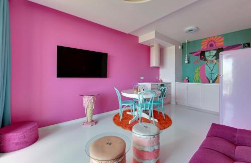 Mlyniska Apartment | Żurawie Pink Port Before Party by Grand Apartments