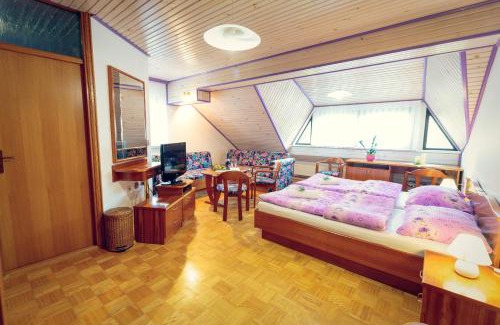 Crnomelj Hotel | Unbeatable Comfort at Župančičev hram - 10/10 Rated Stay