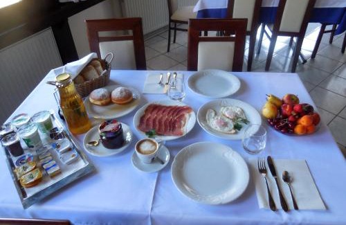 Crnomelj Hotel | Unbeatable Comfort at Župančičev hram - 10/10 Rated Stay