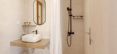 Limnionas Apartment | Discover Alissachne Suites: Oceanfront Bliss Awaits You