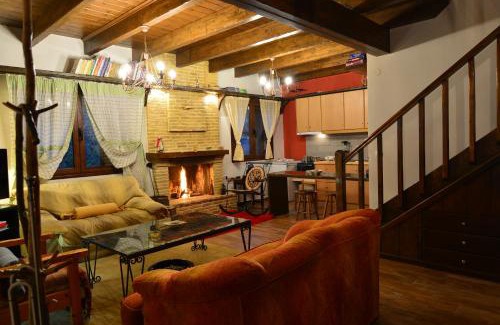Mesaia Trikala House | Discover Γήλοφος: Family-Friendly Retreat with Hot Tub