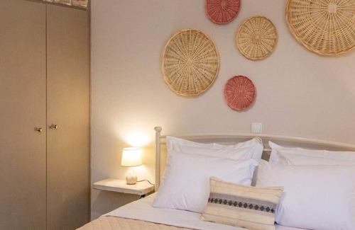 Agios Fokas Cottage | Theros House 2: Oceanfront Retreat with Pool & Breakfast