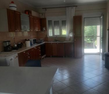 Karditsa Apartment | Discover Ιανός Kαρδίτσα: Budget-Friendly Stay Awaits