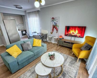 Vardaris Apartment | Family-Friendly Stay on the Second Floor Awaits You