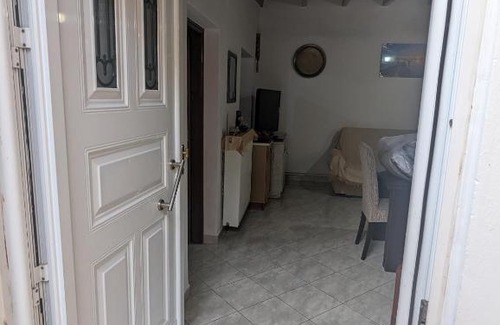 Isthmia House | Pet-Friendly Λευτέρης: Guest Rated 9.3 with Family Comfort