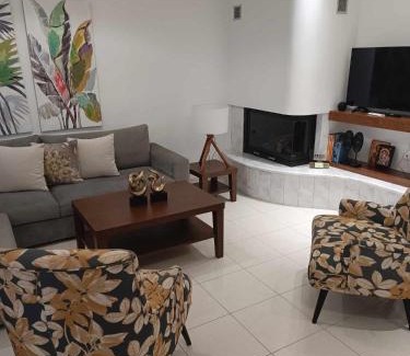 Volos City Centre Villa | Experience Maizonette Passaggio G - Rated 9.9/10, Family-Friendly