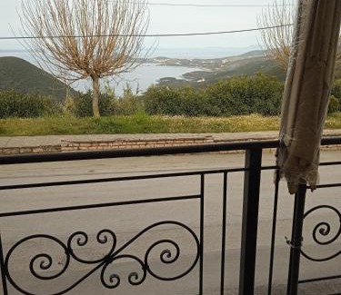 Igoumenitsa Apartment | Discover Ballas Studios: Pet-Friendly Haven with Breakfast