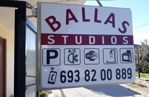 Igoumenitsa Apartment | Discover Ballas Studios: Pet-Friendly Haven with Breakfast