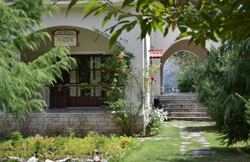 Theodoriana House | Welcoming Guesthouse Aloni: Pet-Friendly & Family-Ready