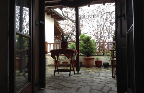 Agios Lavrentios Hotel | Discover Ξενώνας Η Φωλιά: Pet-Friendly Retreat with Breakfast