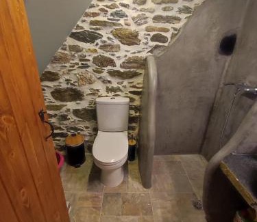 Grambia House | Guest Rated 9.8: Pet-Friendly Stone House Getaway