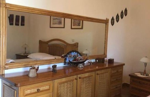 Valtesiniko Apartment | Pet-Friendly Traditional Mansion with Cozy Fireplace