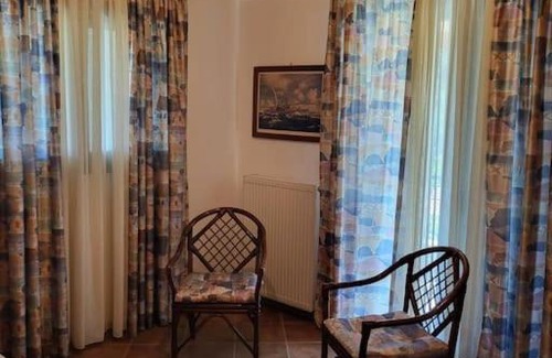 Valtesiniko Apartment | Pet-Friendly Traditional Mansion with Cozy Fireplace