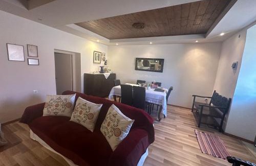 Karvelas Apartment | Family-Friendly Escape at Πυργοσπιτο Χαντζακου, Rated 9/10
