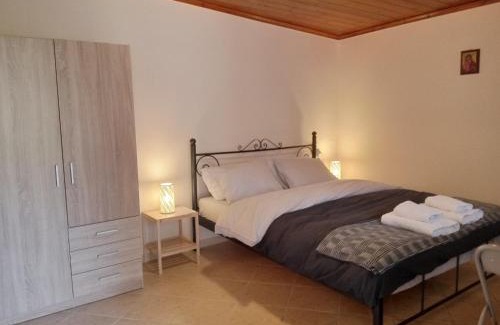 Terpsithea House | Exceptional Tihio Boutique: Pet-Friendly Stone Retreat