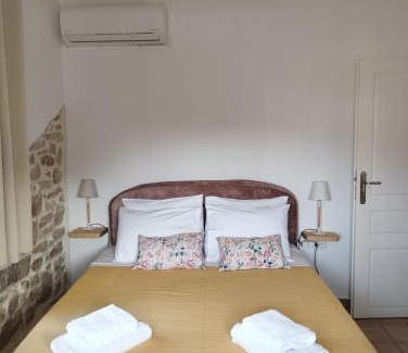 Aitoliko Apartment | Discover Το Πέτρινο: Family-Friendly Stay with Top Ratings