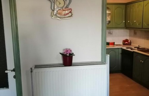 Palamas Apartment | Cozy Getaway at Το σπίτι στο λοφο - Pet and Child Friendly
