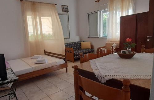 Vlakhia Apartment | Discover το σπίτι της Ελένης: Pet-Friendly Comfort Awaits