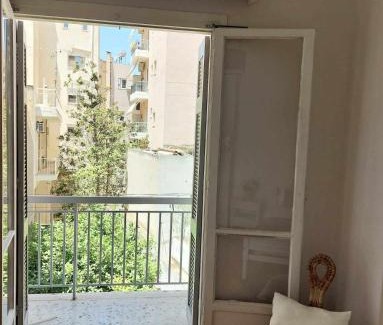 Nea Smirni Apartment | Bright Apartment in Nea Smyrni - Family and Pet Friendly