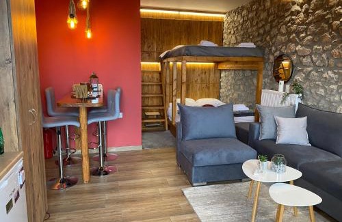 Lamia House | Family-Friendly ΧΑΡΟΥΛΑ ΣΤΟΥΝΤΙΟ 2 for Memorable Stays