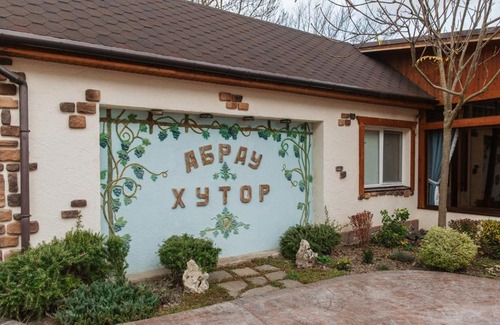 Abrau-Dyurso Hotel | Inviting Абрау Хутор: Pool, Breakfast & Hot Tub Awaits