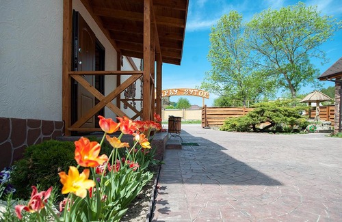 Abrau-Dyurso Hotel | Inviting Абрау Хутор: Pool, Breakfast & Hot Tub Awaits