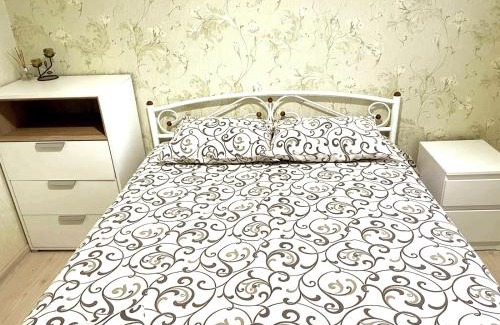 Rivne Apartment | Budget-Friendly Hotel Near Автовокзал with Family Amenities