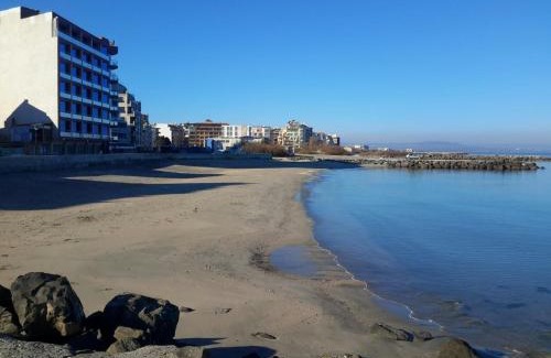 Pomorie Apartment | Family-Friendly Getaway at Айвазовский парк - Rated 9.4
