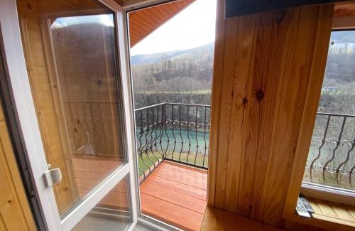Yaremche Cabin | Highly Rated Акорди Плеса: Family-Friendly Retreat