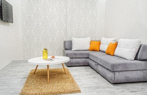 Petrovskoye Apartment | Family-Friendly Stay at Аксиома with Great Amenities