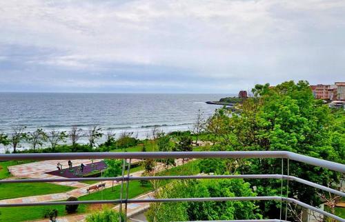 Primorsko House | Discover Амон Ра: Family-Friendly Accommodation Awaits