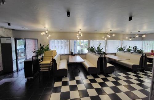 Maliyevtsy Hotel | Discover Amsterdam: Pet-Friendly with Breakfast & Hot Tub