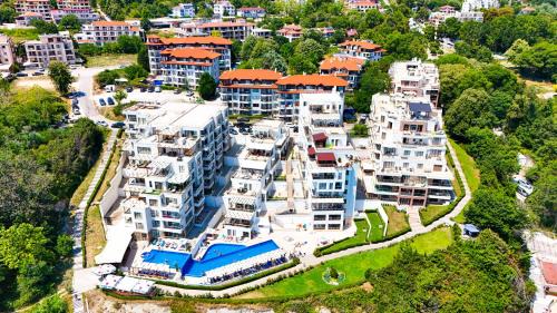 Byala Apartment | Byala Cliff Apartments: Oceanfront Getaway with Pool