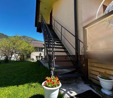 Snidavka House | Discover Садиба Черемош: Pet-Friendly Retreat in Криворівні