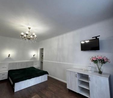Maliyevtsy Apartment | Central Apartments Near Lybid Plaza - Rated 9.4/10 by Guests
