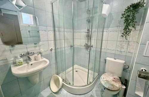 Sveti Vlas Apartment | Cozy Beachfront Two-Bedroom Apartment at Dani